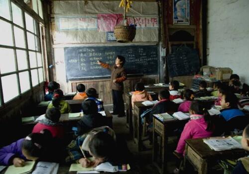 农村（乡村）教师待遇最新消息：大力实施生活补助政策，部分非连片特困地区达2000多元