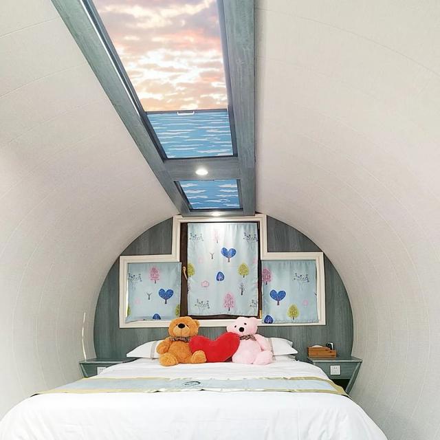 超赞的帐篷式民宿，可以乘小火车逛春天，打开天窗看星！