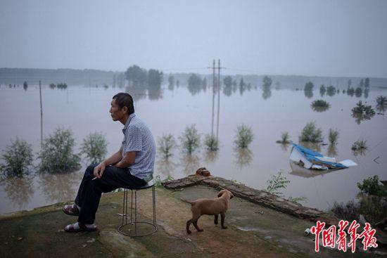 安徽省阜南县：在蓄洪区，在无奈之中，等洪水退去